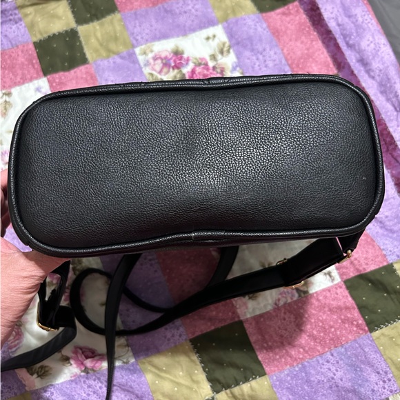 Betsey Johnson‎ Black and Tan Quilted Heart Backpack - Picture 6 of 10